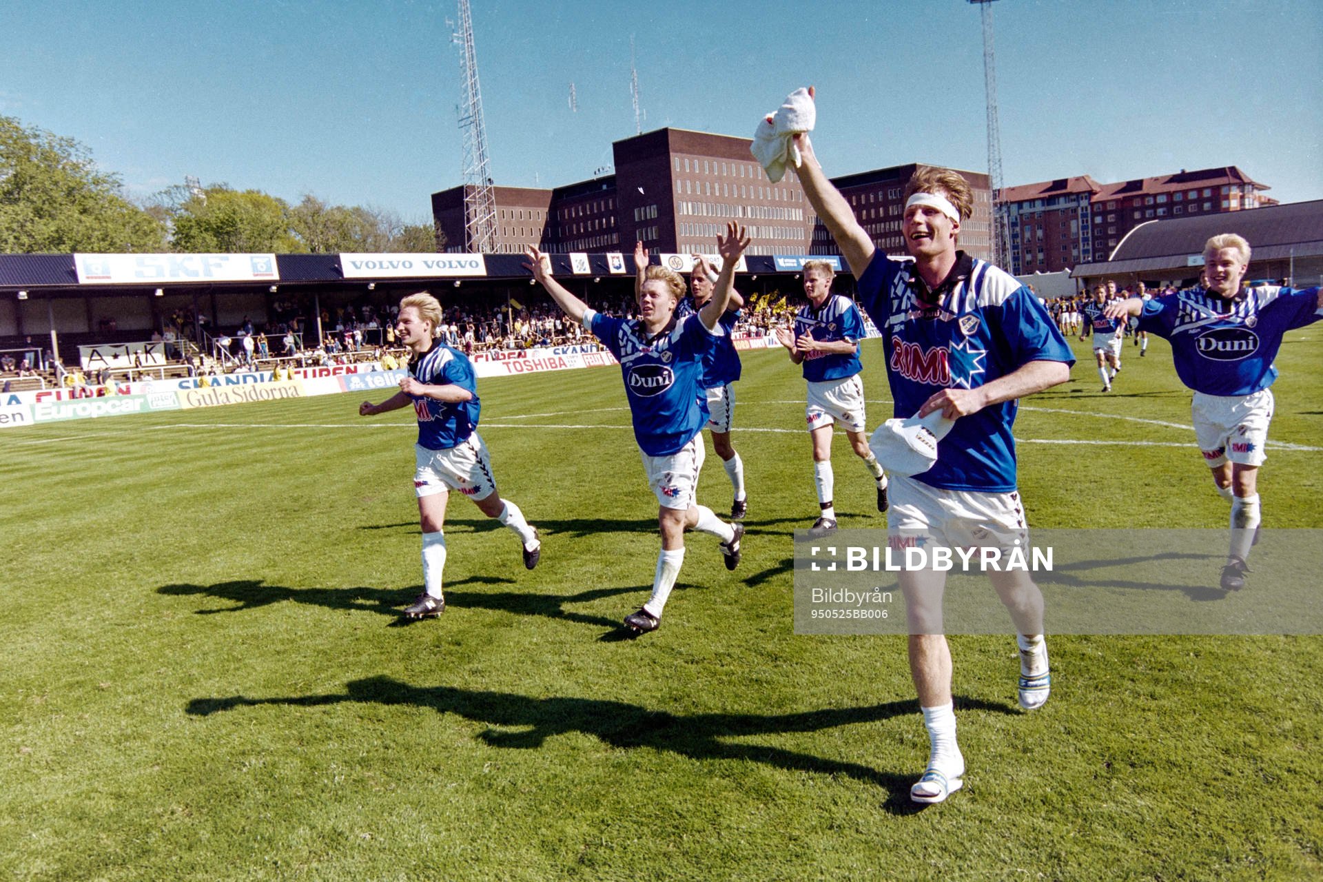  Jesper Mattsson och Halmstad jublar efter segern.
© Bildbyrån - 18790