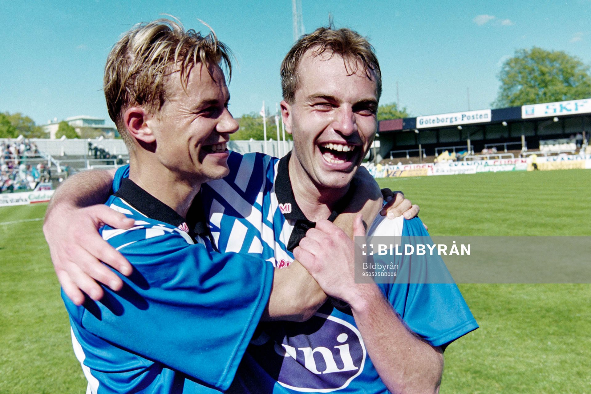  Niclas Alexandersson och Peter Vougt, Halmstad jublar efter segern.
© Bildbyrån - 18790