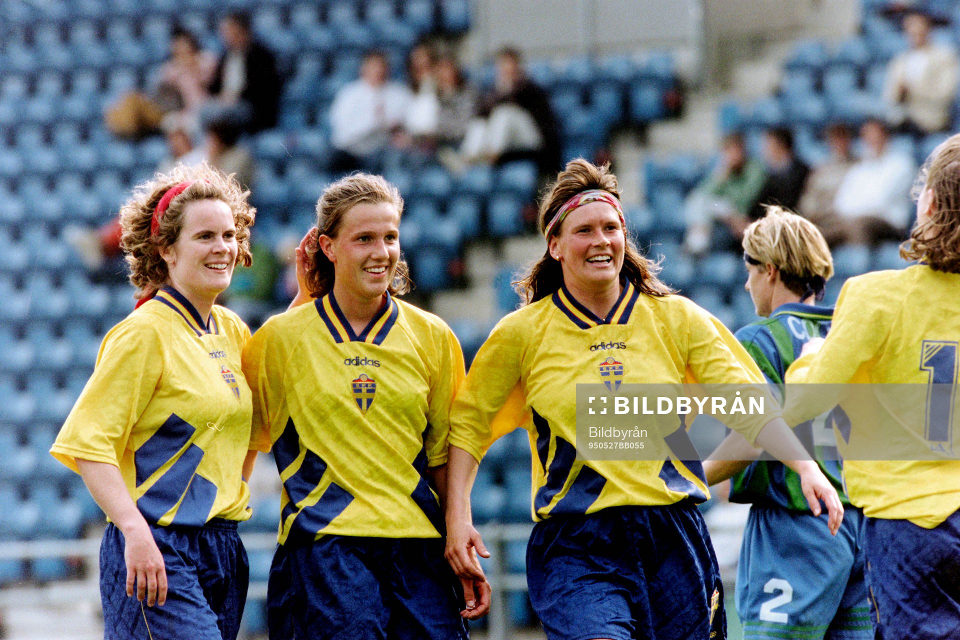 Fotboll, Damer, Sverige - Australien, 5-0: Anneli Olsson, Malin Andersson och Åsa Jakobsson, Sverige jublar efter mål.