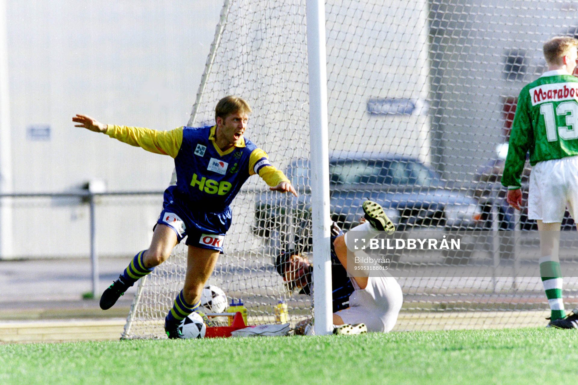 Fotboll, Div 1 Norra, Väsby - Lira Luleå, 1-1: Peter Åberg, Luleå jublar efter mål.