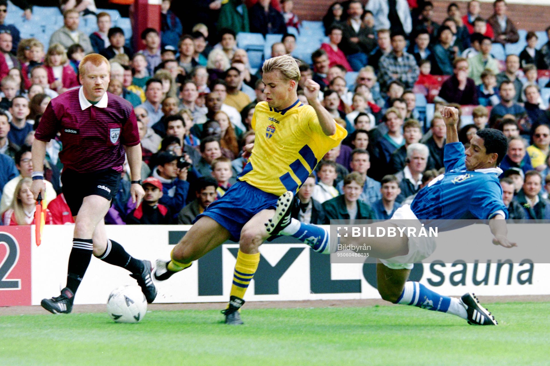 Niclas Alexandersson, Sverige och Roberto Carlos, Brasilien
