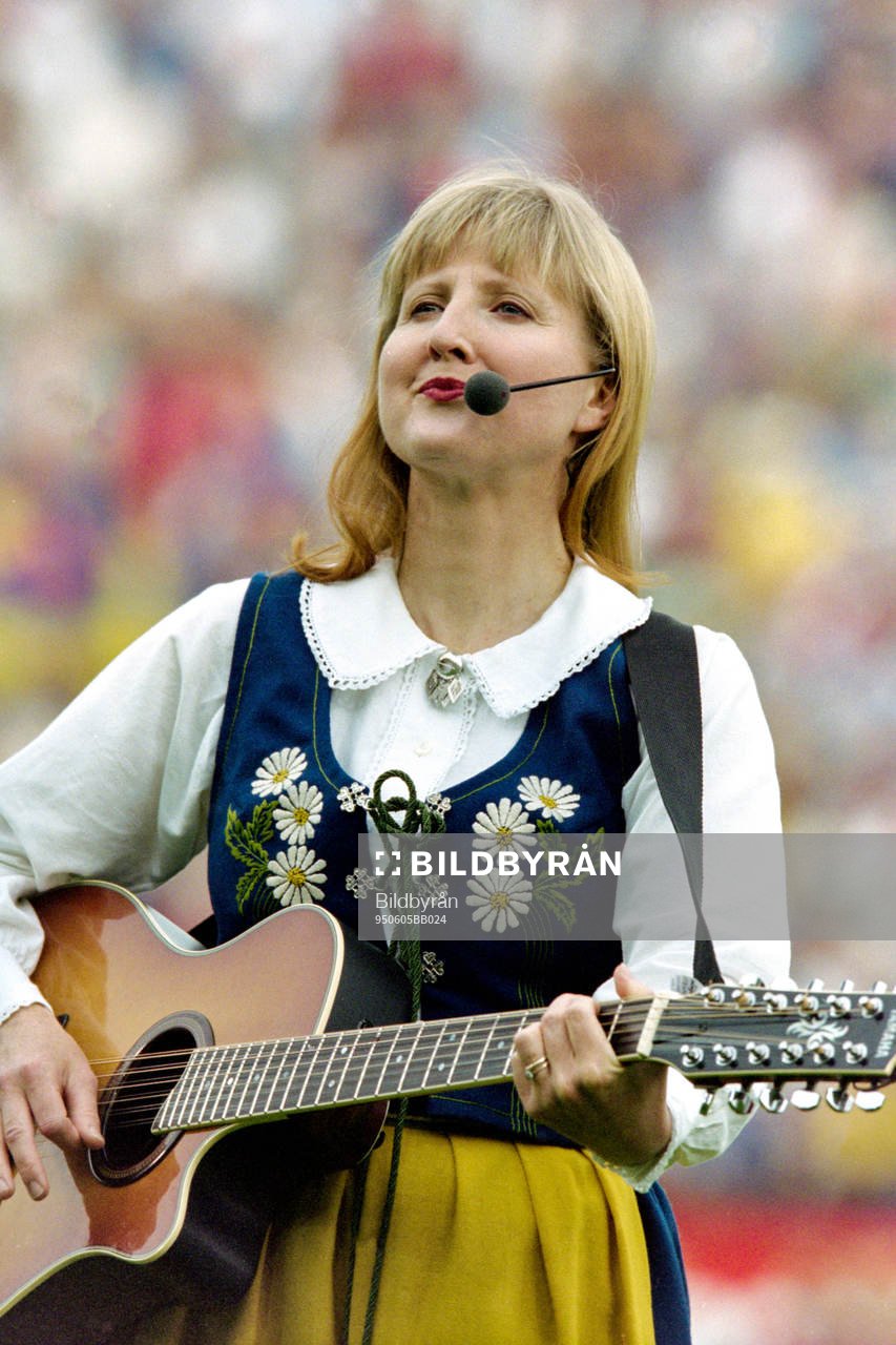 Marianne Flynner sjunger