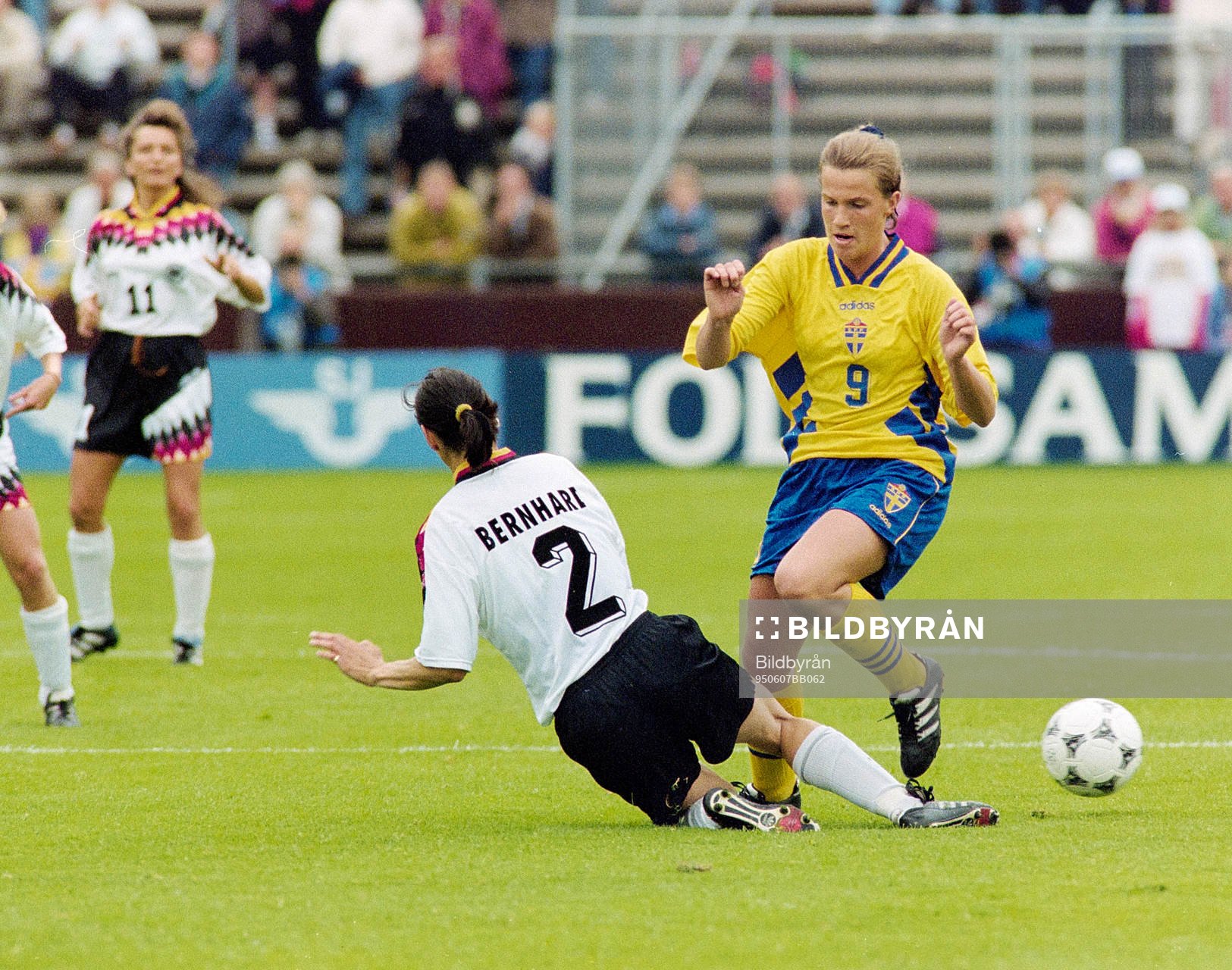  Malin Andersson, Sverige stoppas av Anouschka Bernhard, Tyskland.