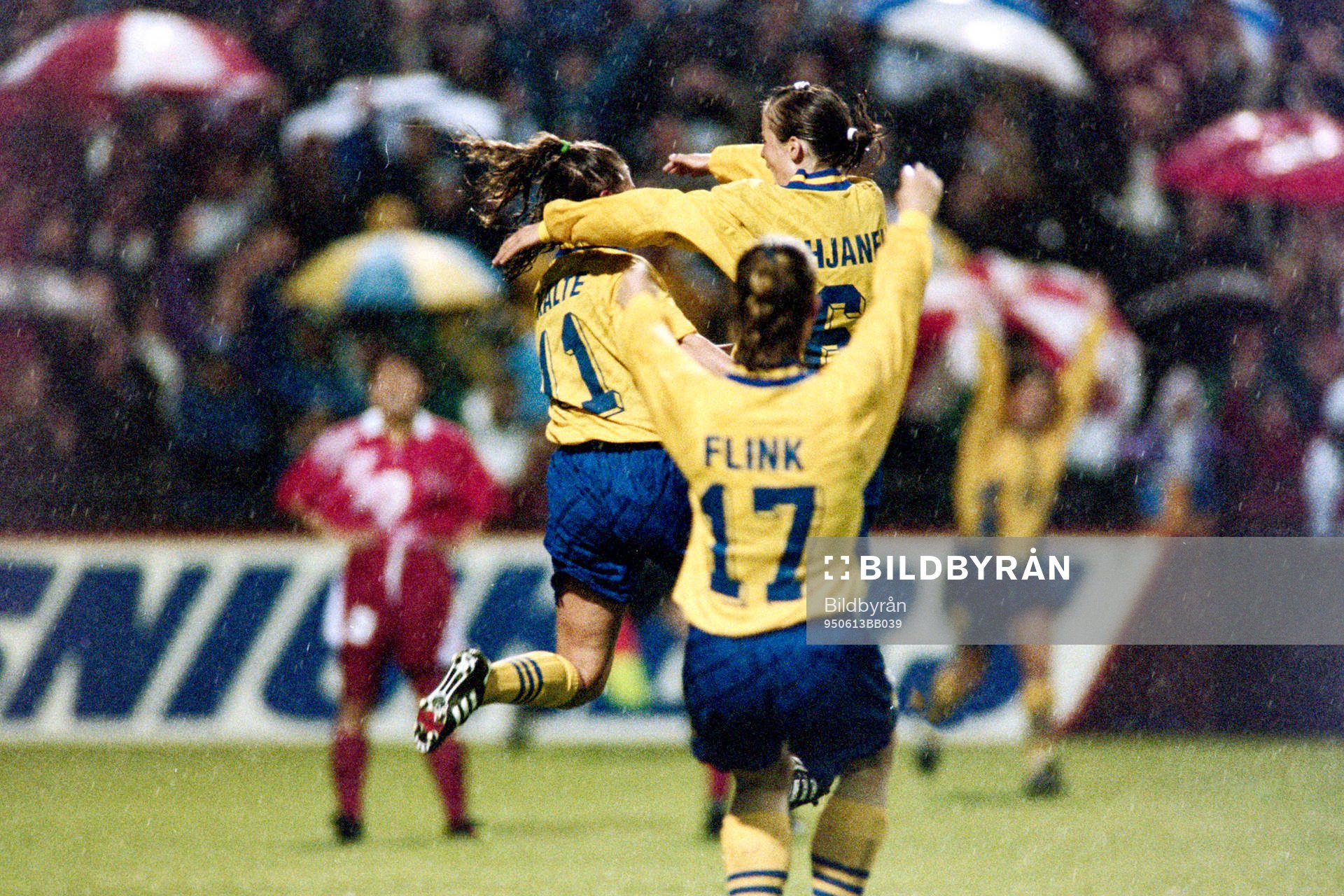 Ulrika Kalte och Anna Pohjanen, Sverige, jublar