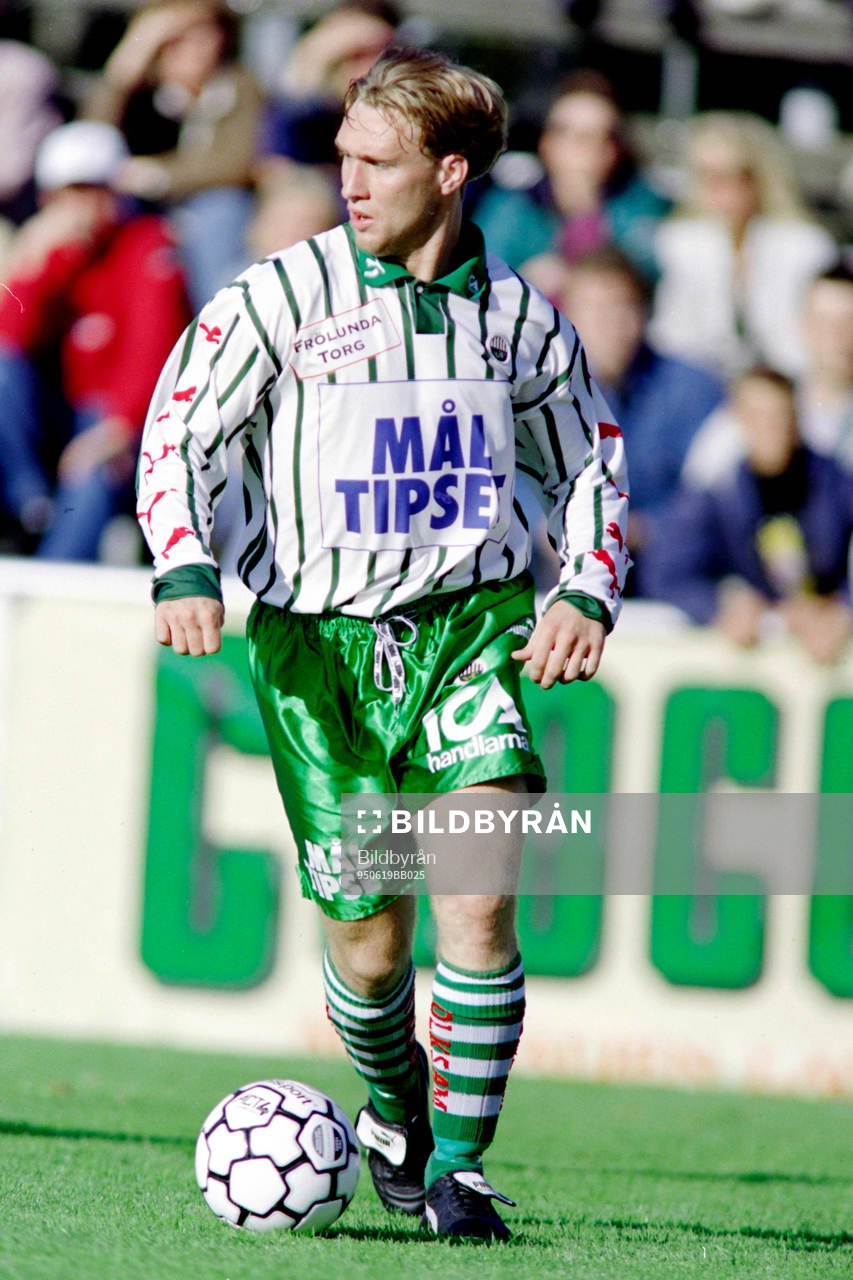 Niklas Skoog, Frölunda i kamp om bollen