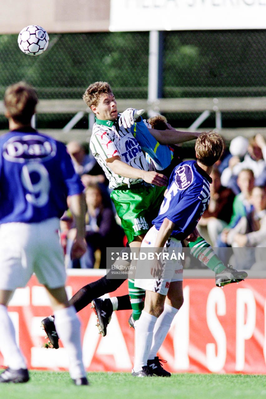 Fotboll, Allsvenskan, Västra Frölunda - Halmstad, 1-1: Kamp om bollen.