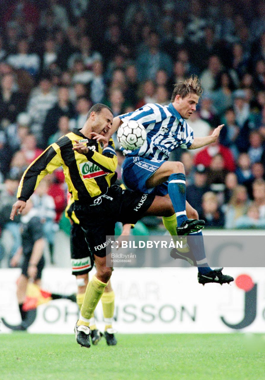 Fotboll, Allsvenskan, IFK Göteborg - Hammarby, 2-0: Jean-Paul von Der Burg, Hammarby i kamp med göteborgs Erik Wahlstedt.
