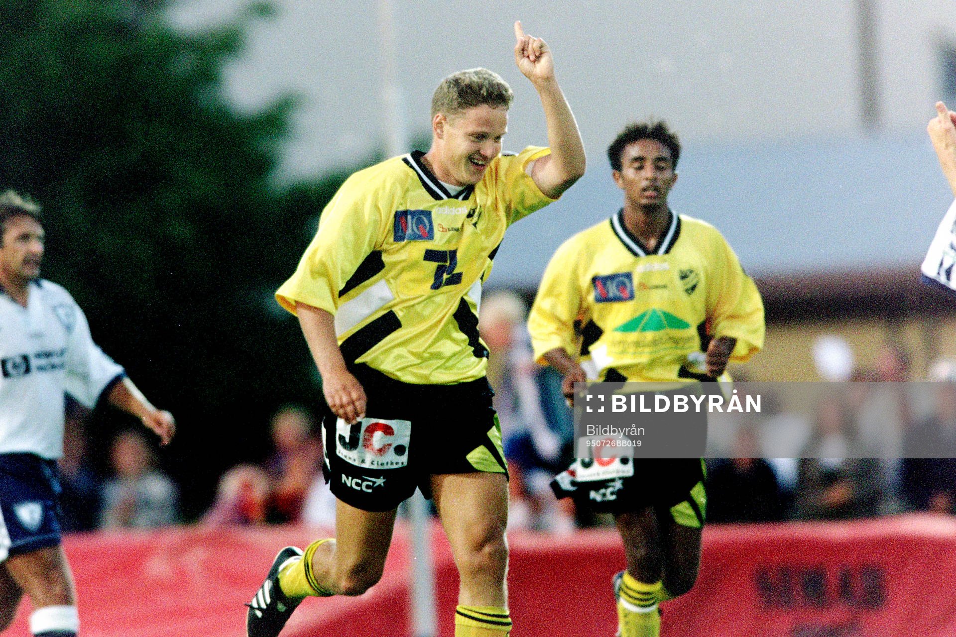 Fotboll, IFK Hässleholm - Tottenham, 3-1: Johan Augustsson, Hässleholm jublar efter mål.