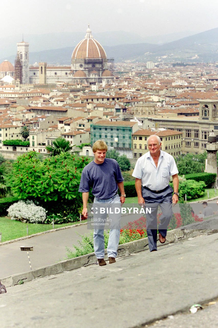Fotboll, Serie A, Florentina: Stefan Schwarz och Kurt Hamrin på en promenad i Florens.