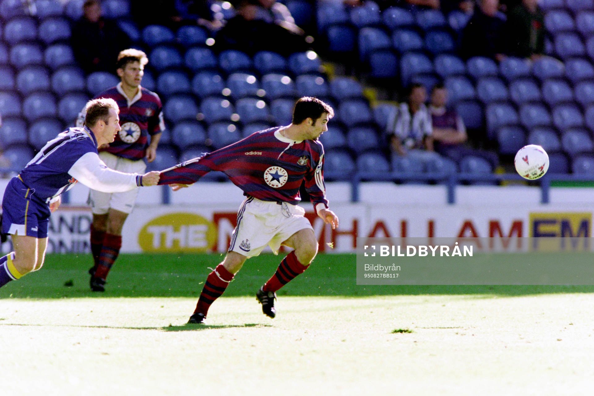 Fotboll, engelsk, Sheffield Wednesday - Newcastle, 0-2: Keith Gillespie, Newcastle.

