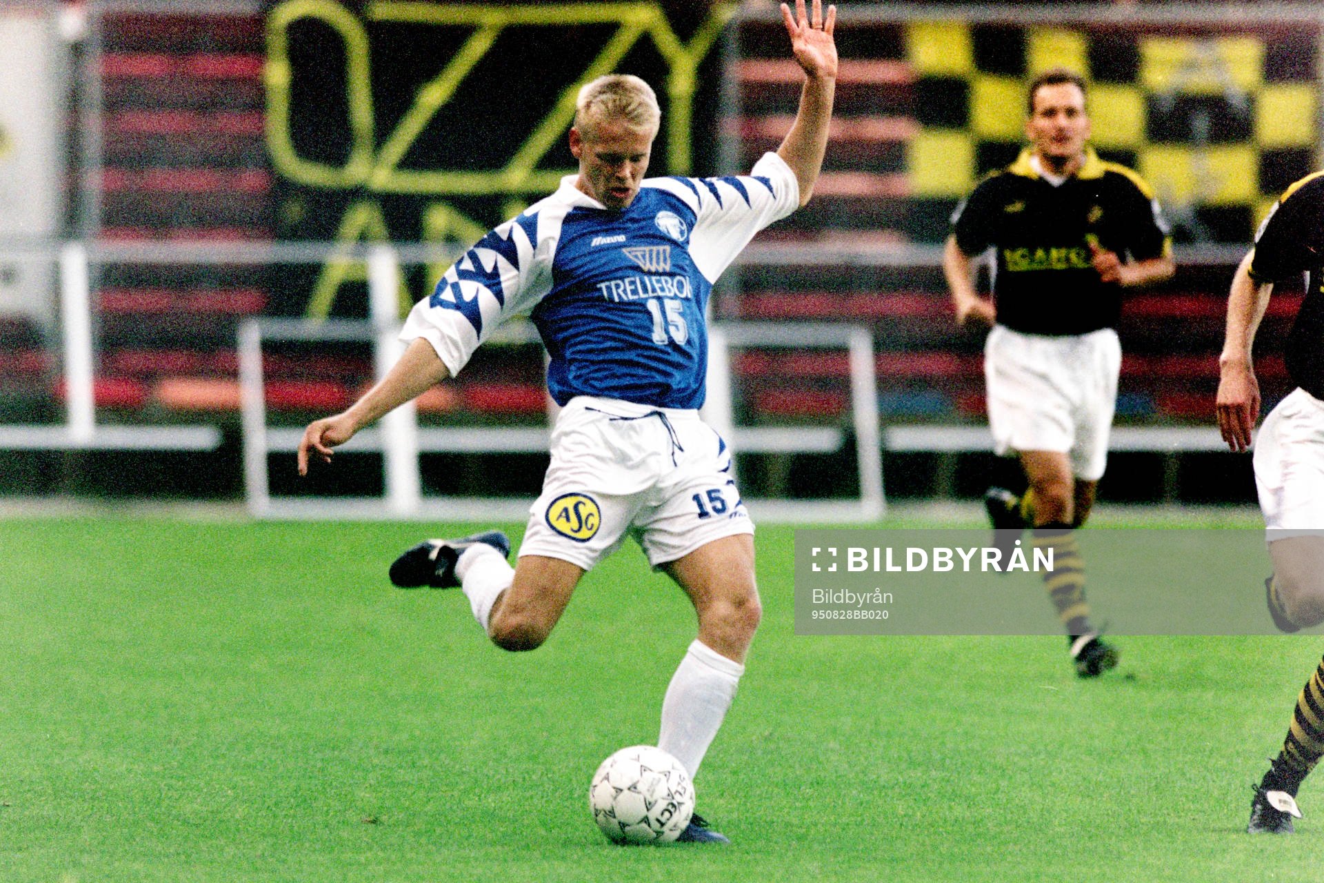 Fotboll, Allsvenskan, AIK - Trelleborg, 3-0: Fredrik Sandell, Trelleborg. 