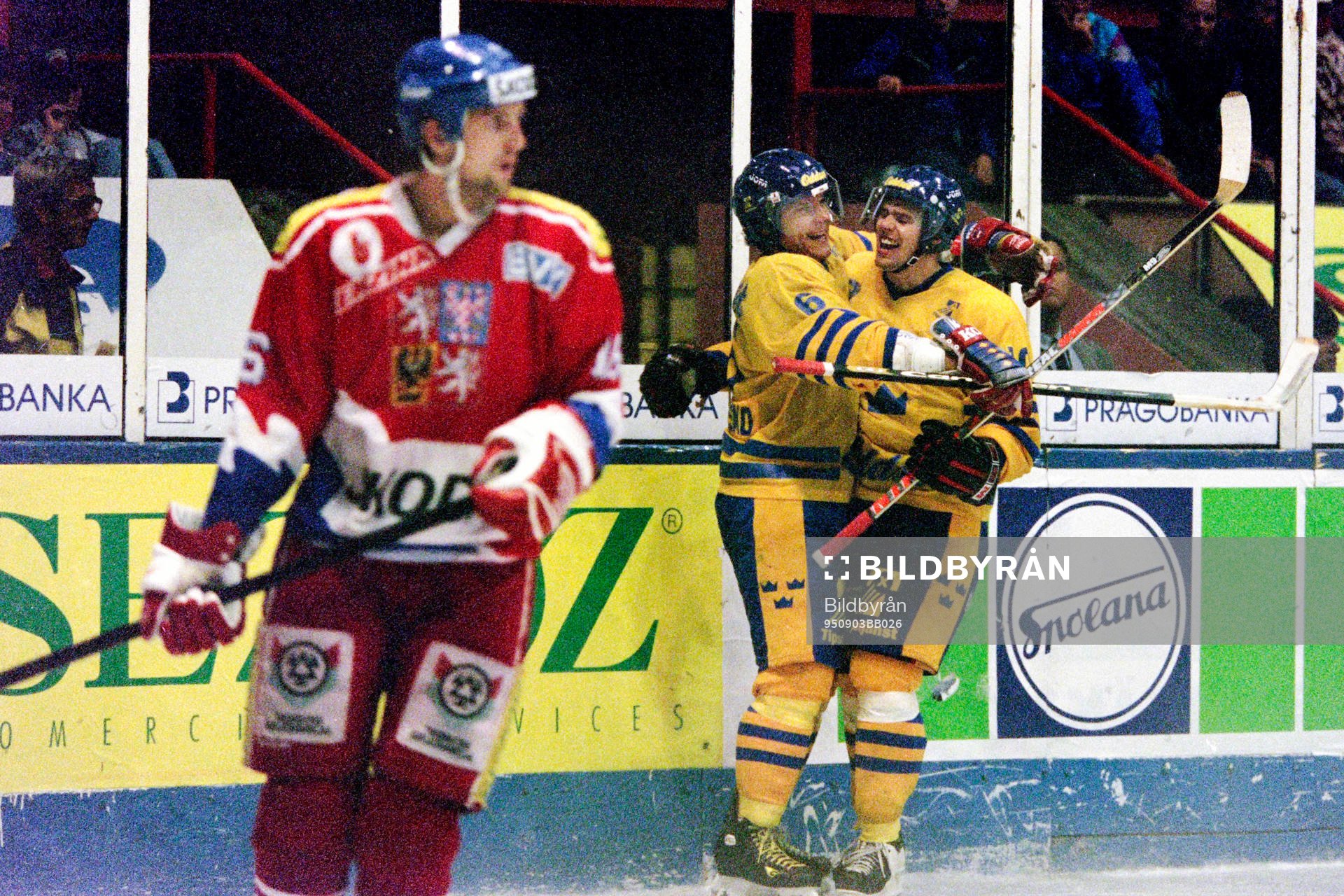Anders Huusko och Tomas Holmström, Sverige jublar
