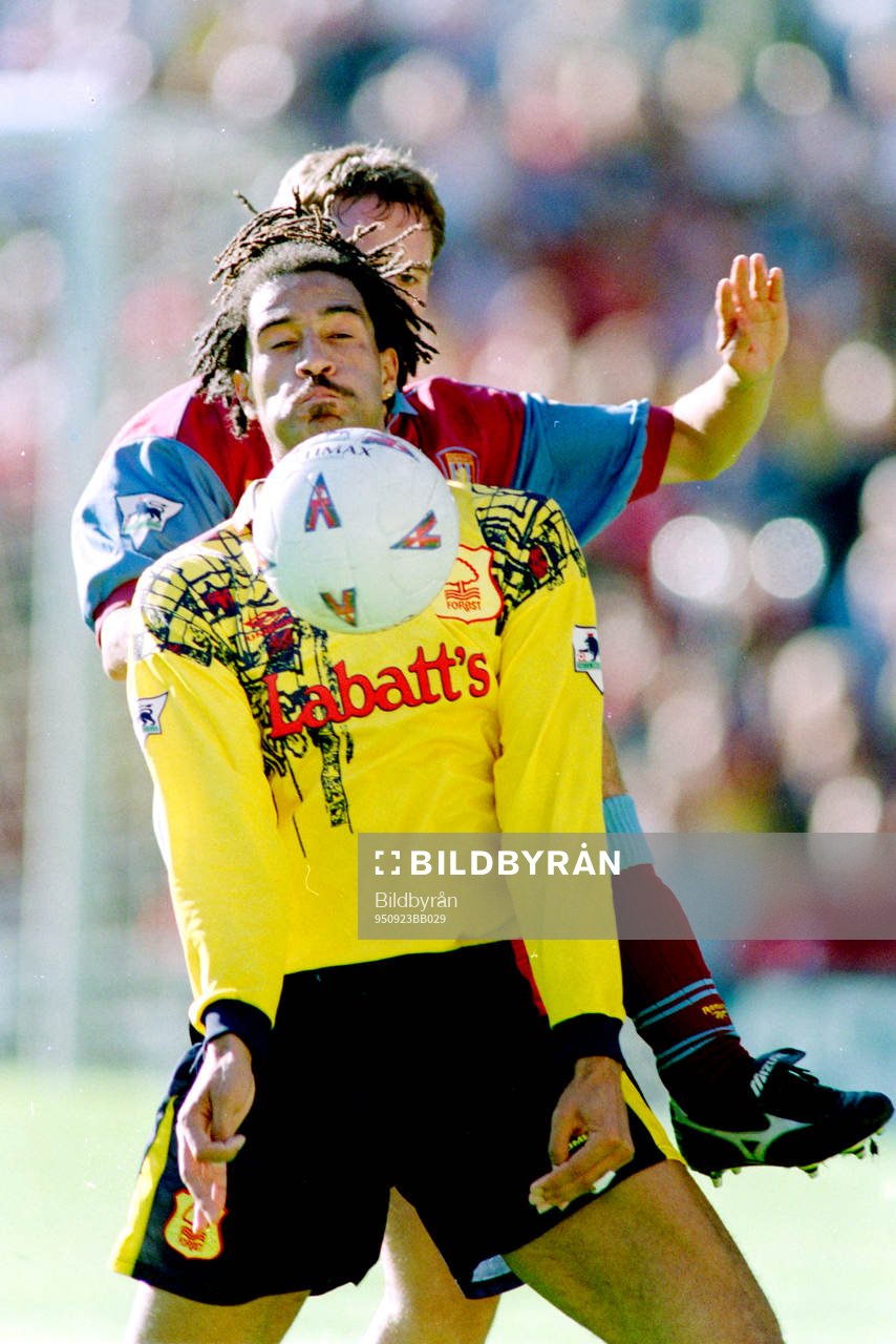 Fotboll, Premiership, Aston Villa - Nottingham Forest, 1-1: Jason Lee, Nottingham.