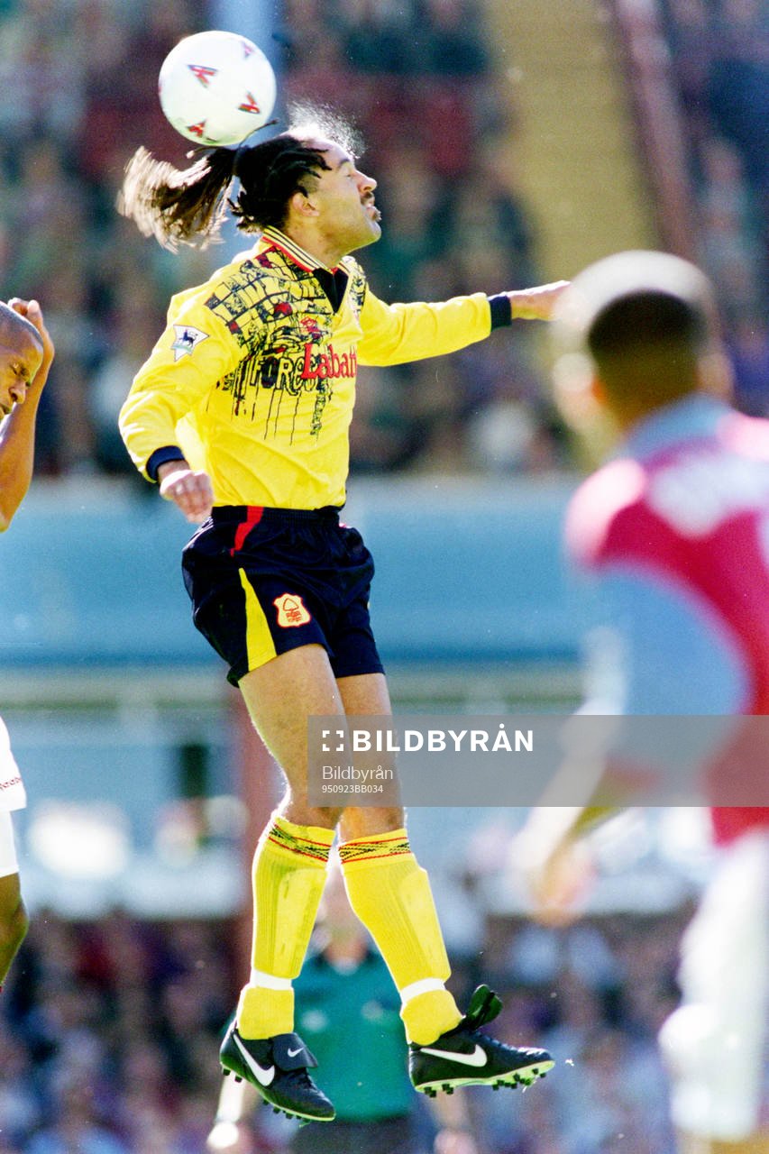 Fotboll, Premiership, Aston Villa - Nottingham Forest, 1-1: Jason Lee, Nottingham.