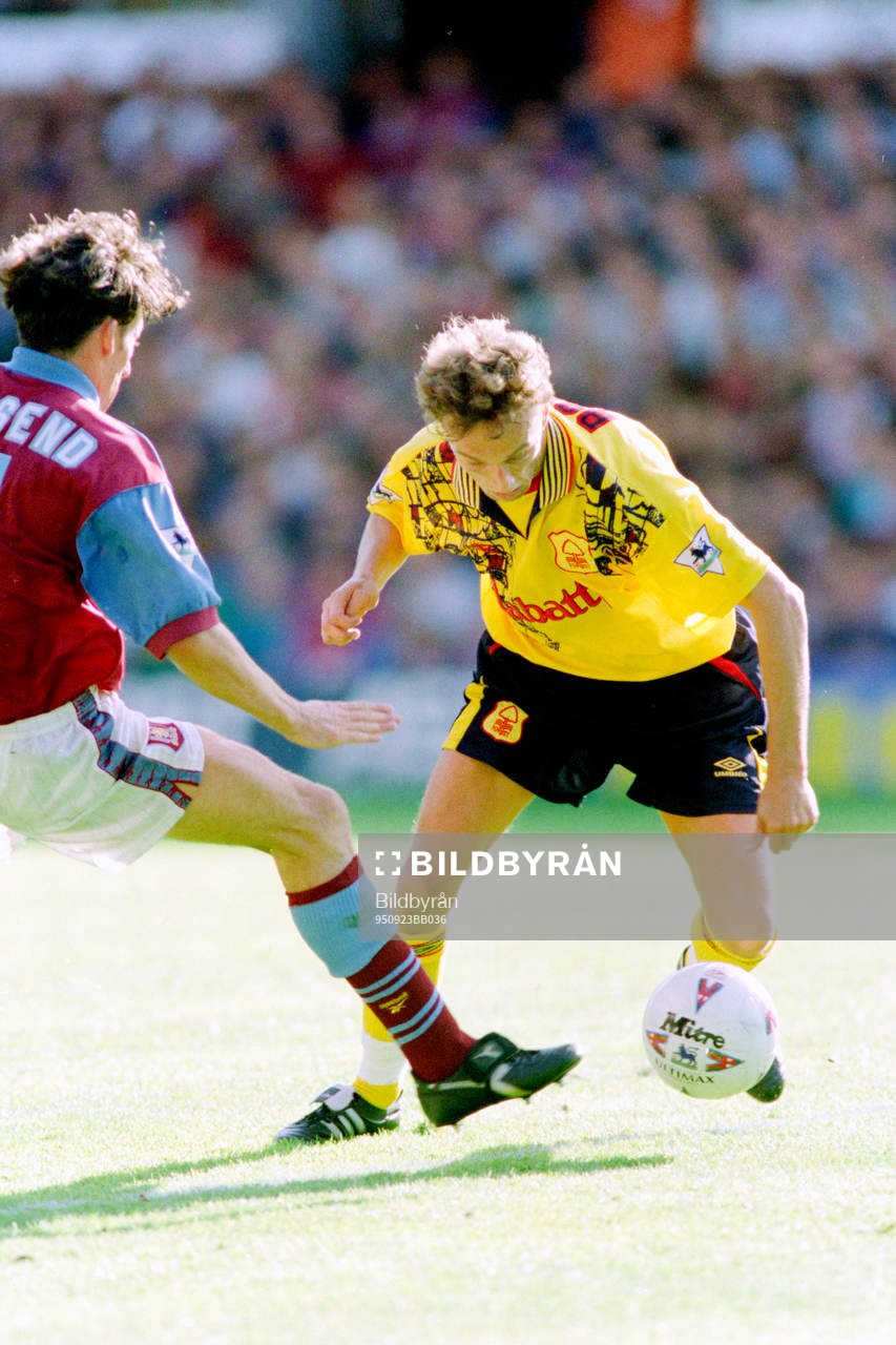 Fotboll, Premiership, Aston Villa - Nottingham Forest, 1-1: Lars Bohinen, Nottingham.