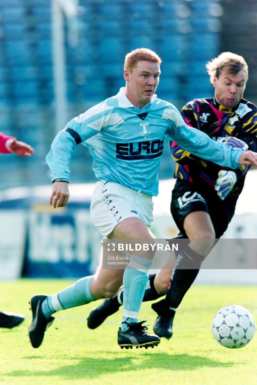 Fotboll, Allsvenskan, Malmö FF - Norrköping, 1-3:  Jörgen Pettersson, Malmö tar sig förbi norrköpings målvakt Lars Eriksson.