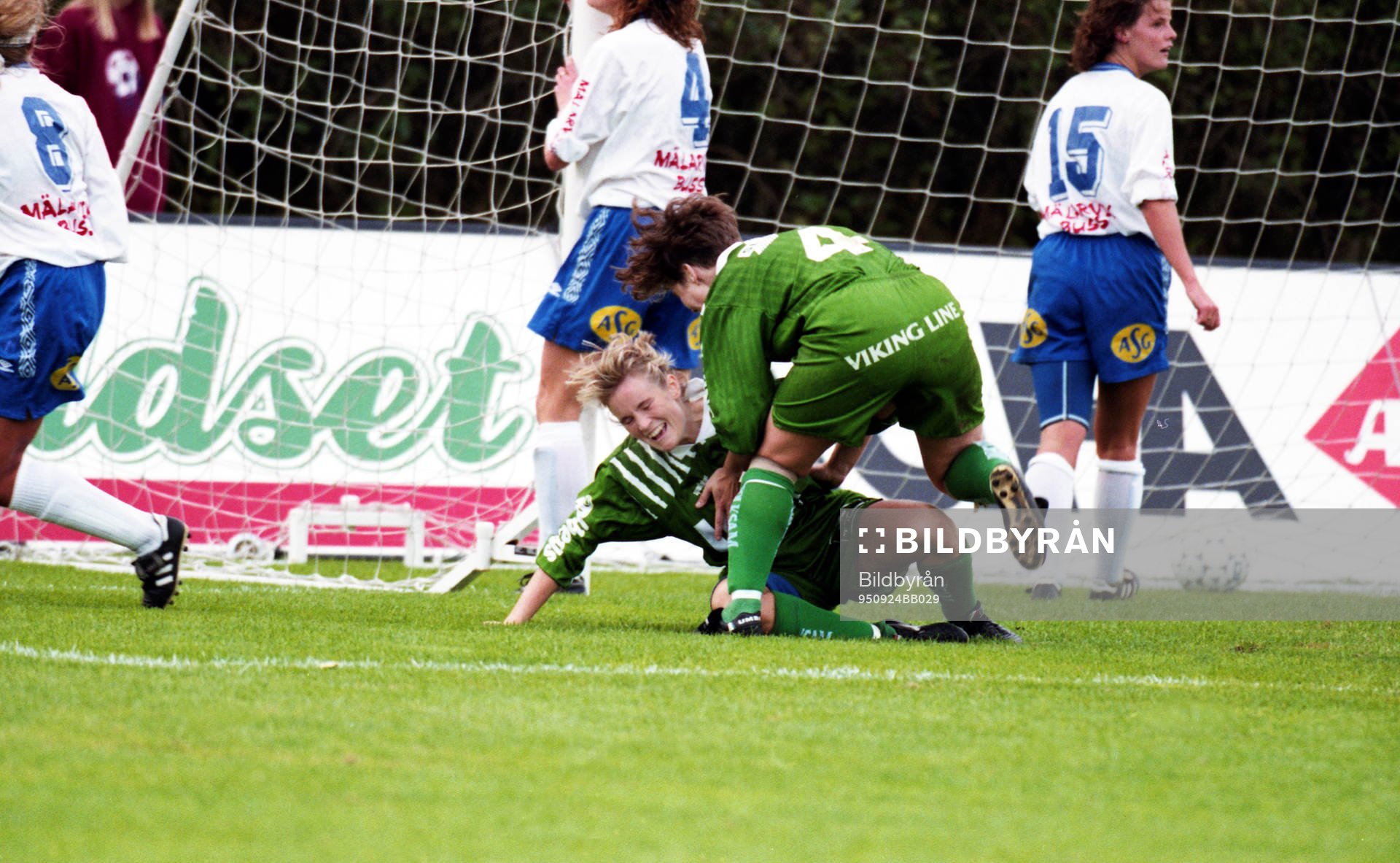 Matchvinnaren Lilie Persson jublar