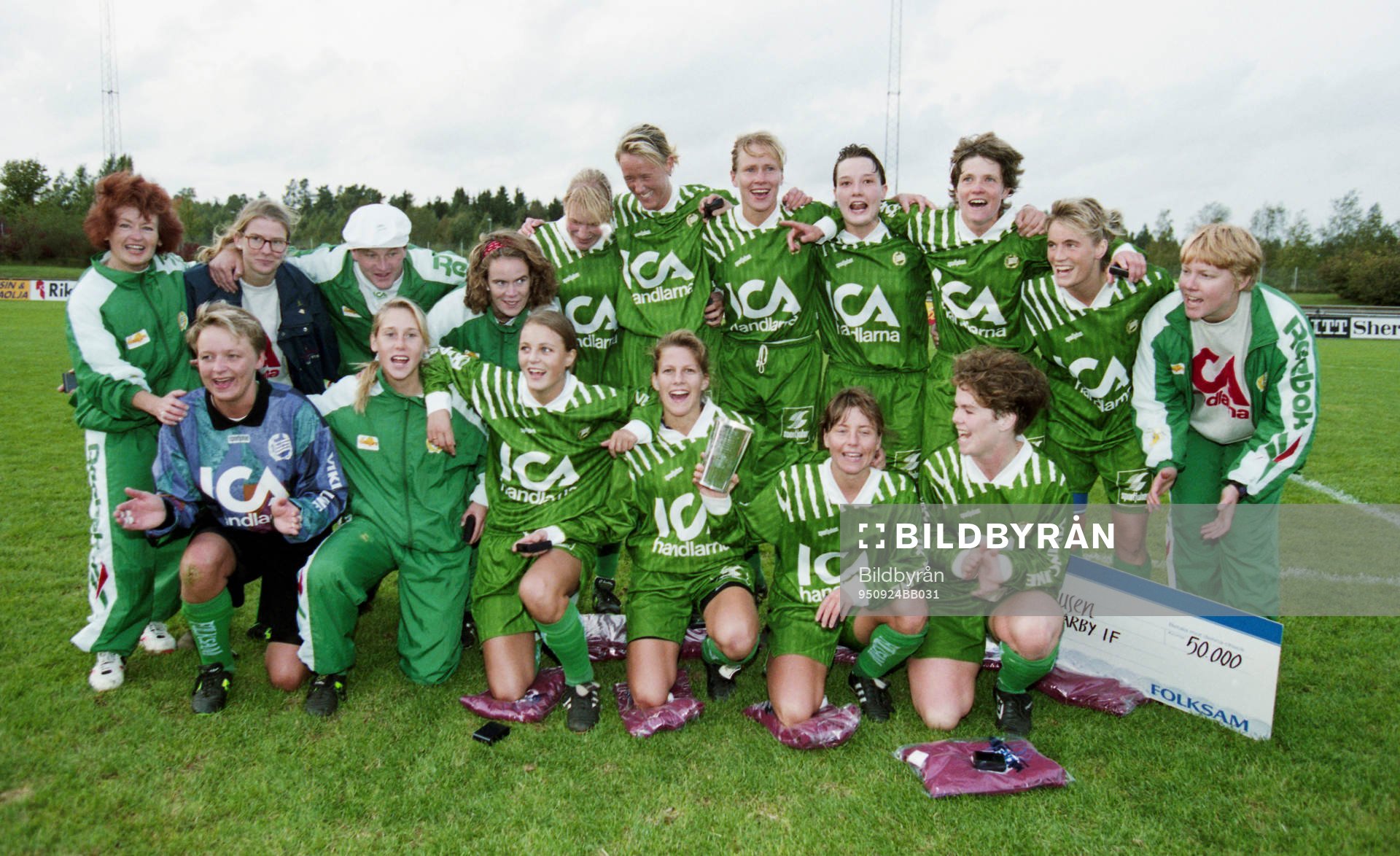 Hammarby, vinnare med bl.a Lilie Persson och Pia Sundhage i