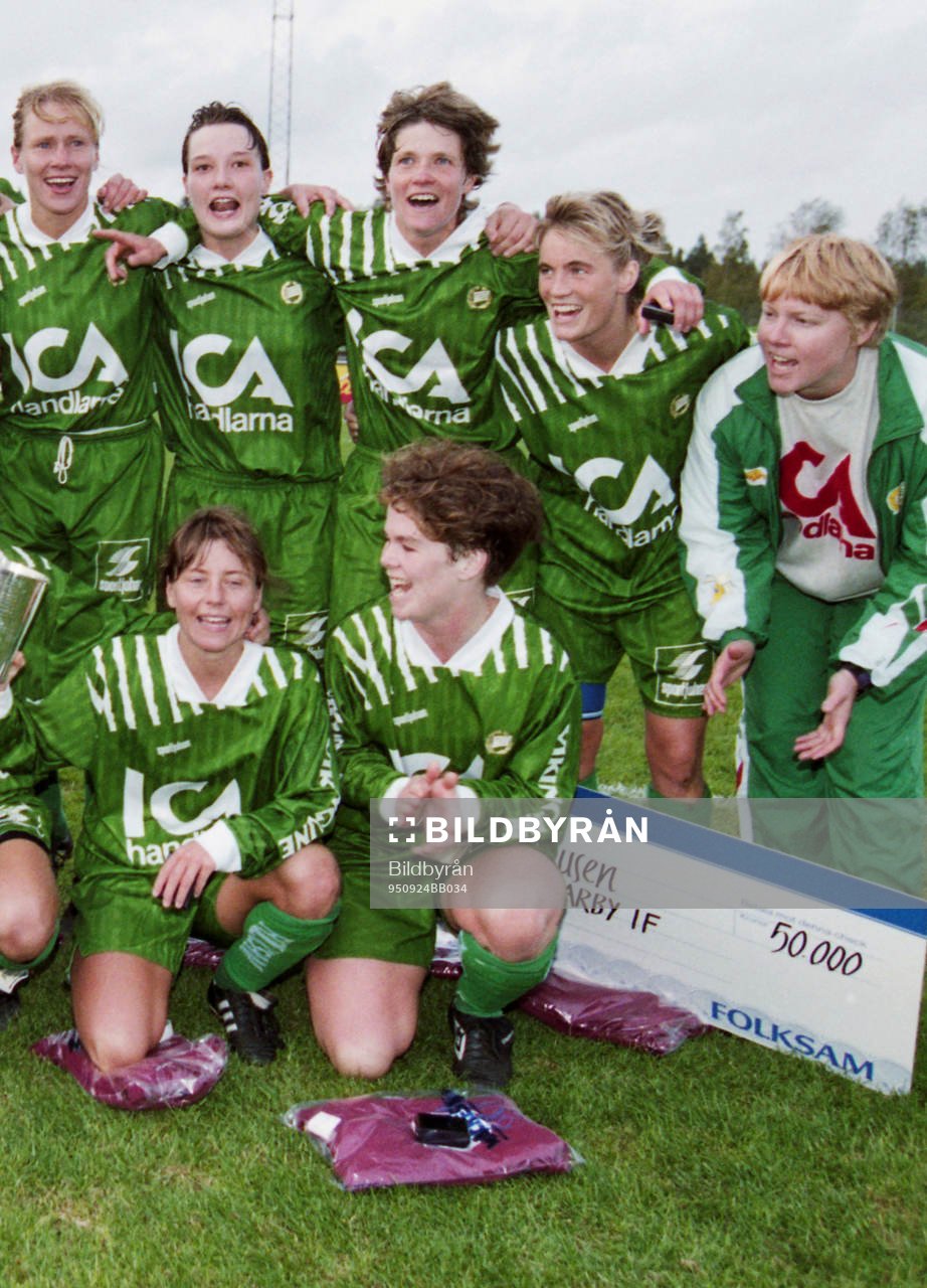 Hammarby, vinnare med bl.a Lilie Persson och Pia Sundhage i