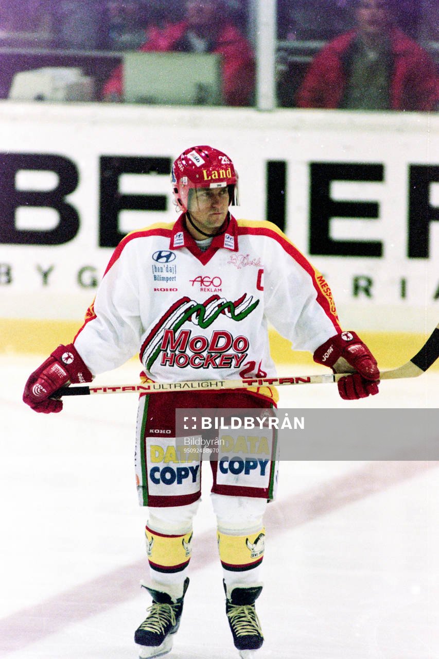 Lars Byström, Modo