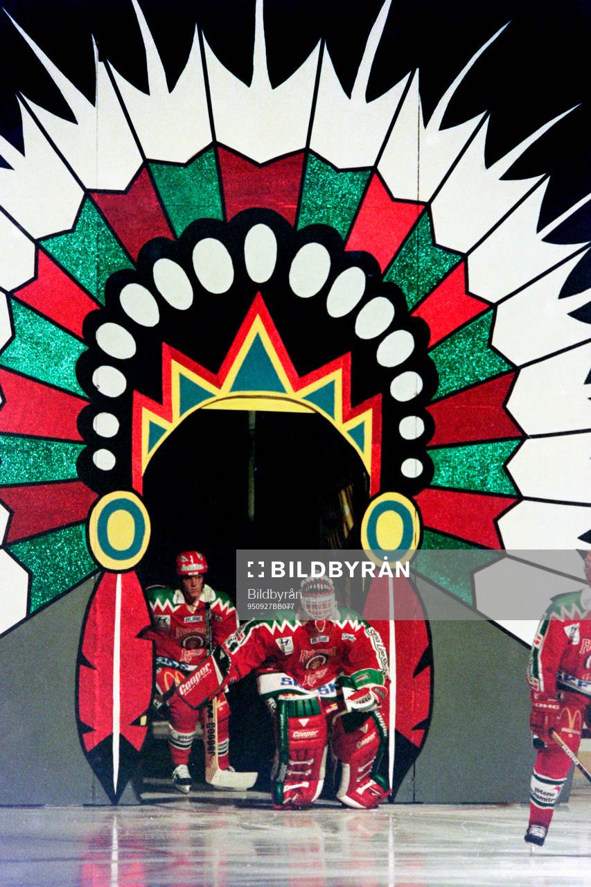 Håkan Algotsson, målvakt i Frölunda på väg in på isen