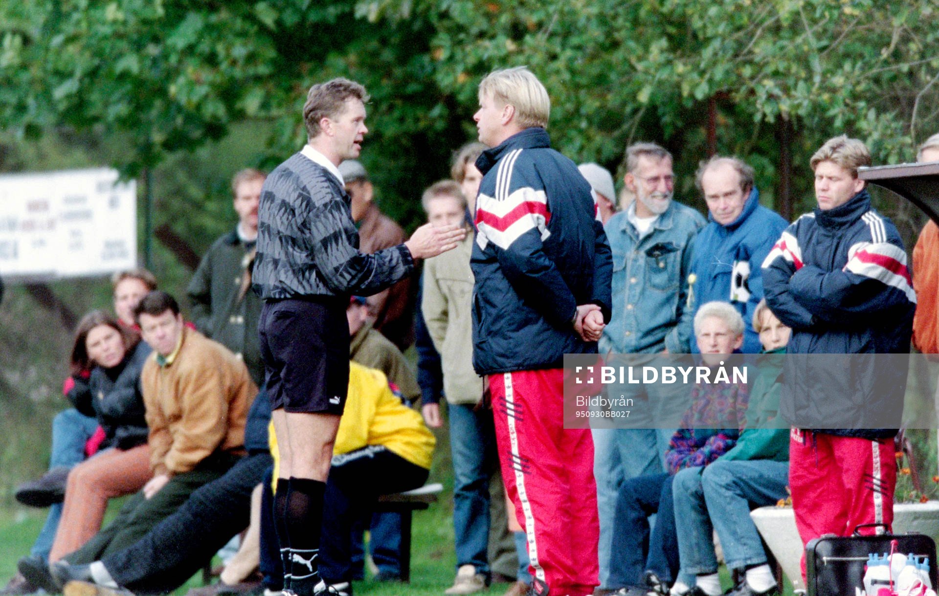 Stefan Johansson, tränare i Skövde pratar med domaren