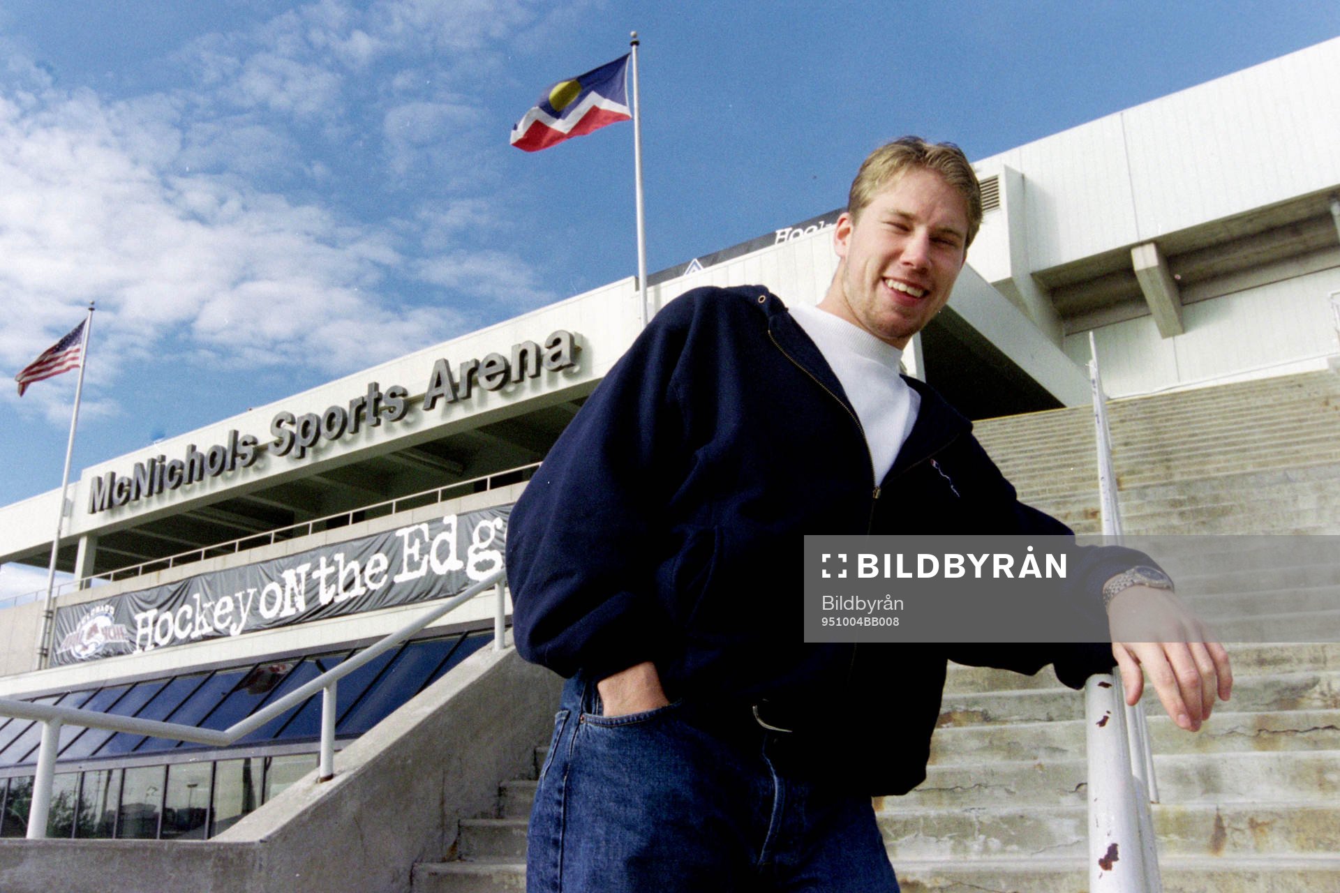 Peter Forsberg utanför McNichols Sports Arena