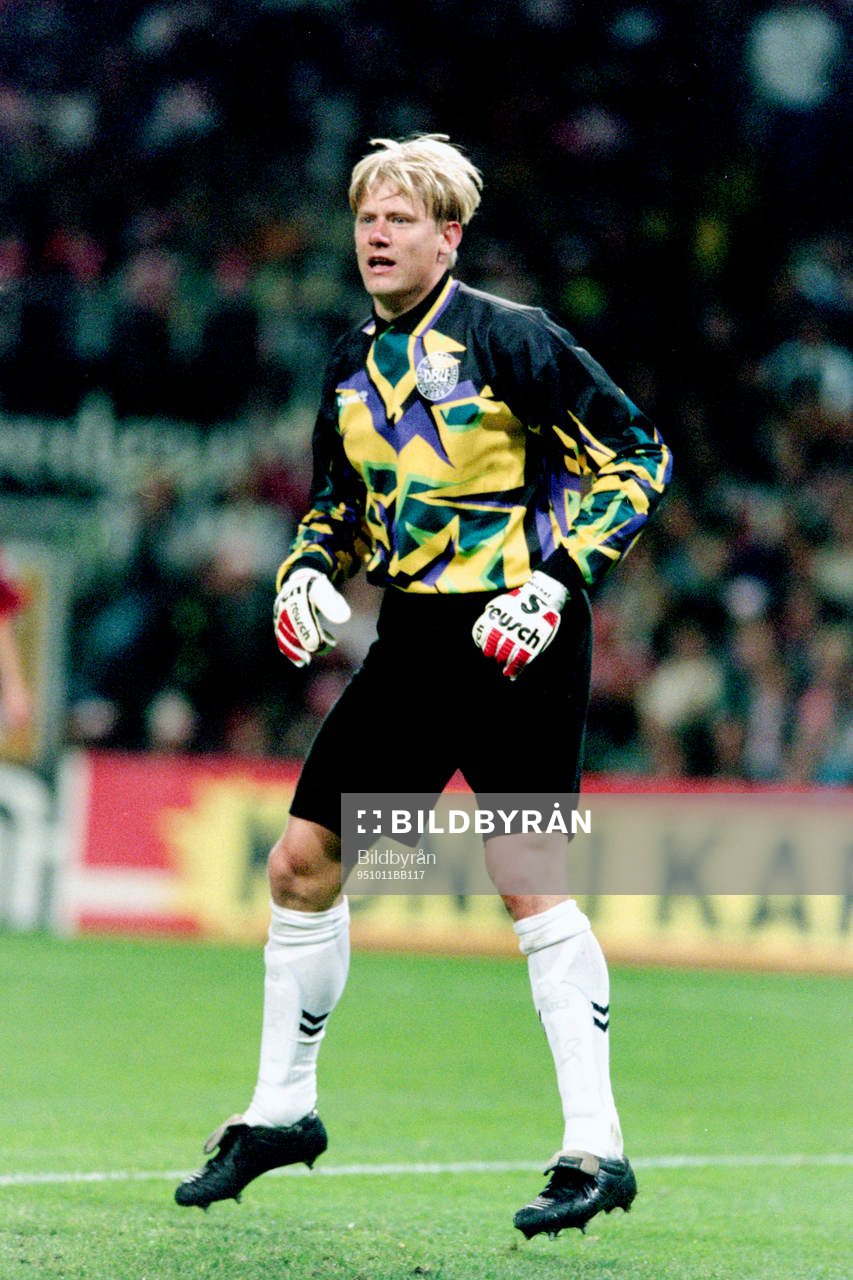 Fotboll, EM-Kval, Danmark - Spanien, 1-1: Peter Schmeichel, målvakt, Danmark. 