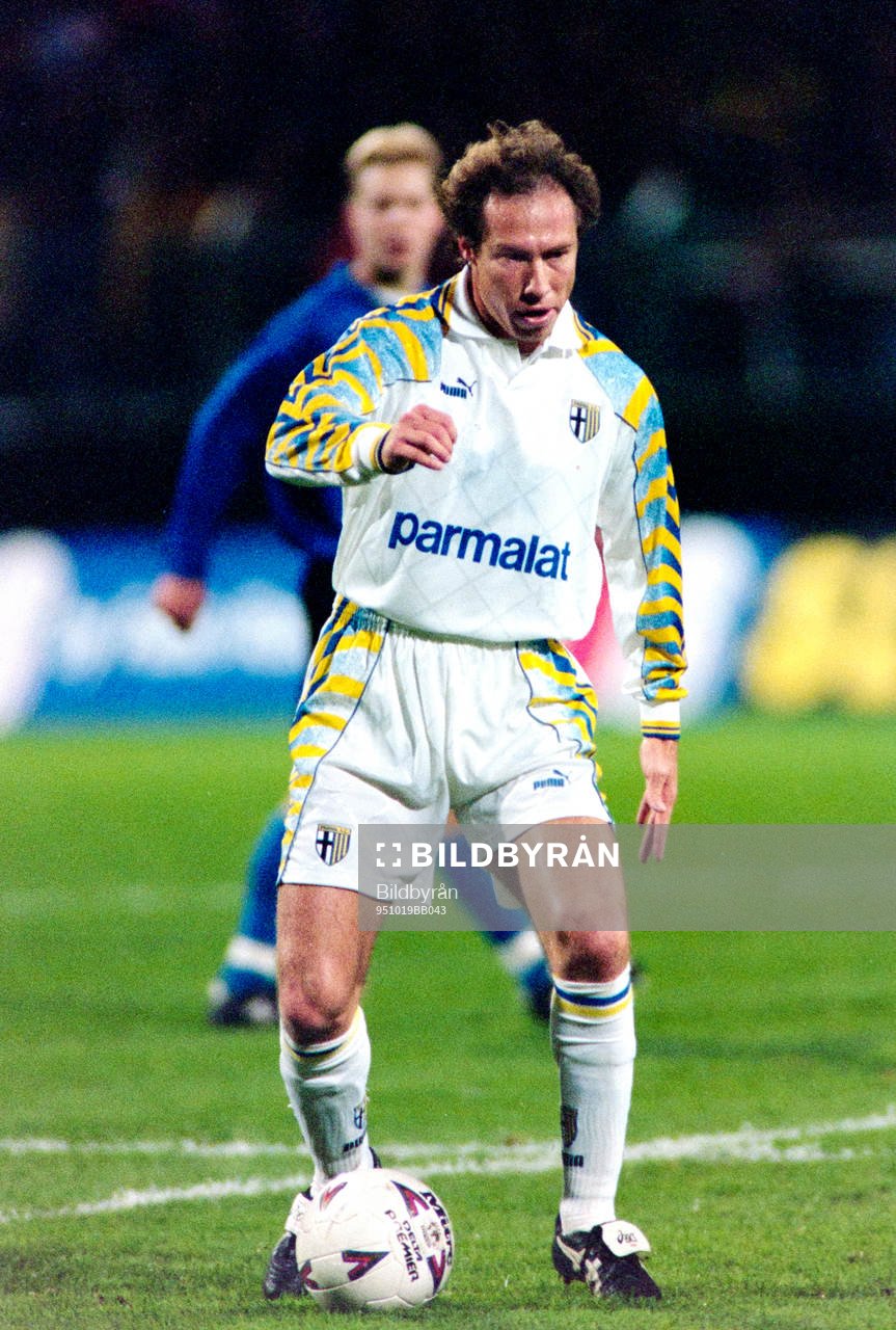 Fotboll, Cupvinnarcupen, Halmstad - Parma, 3-0: Nestor Sensini, Halmstad.