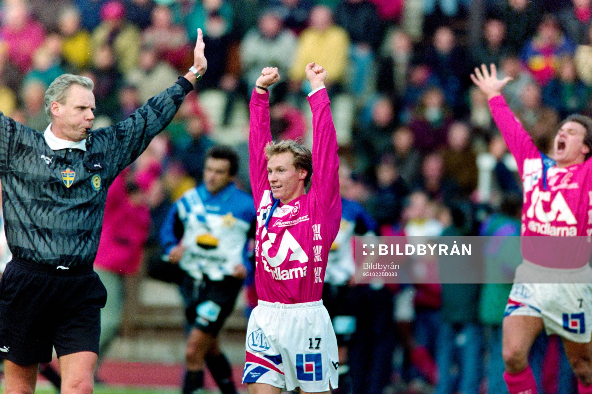 Fotboll, Div 1 Norra, Sirius - Umeå FC, 0-1: Daniel Häggmark, Umeå jublar när domare Christer Drottz, Alingsås blåser av matchen.