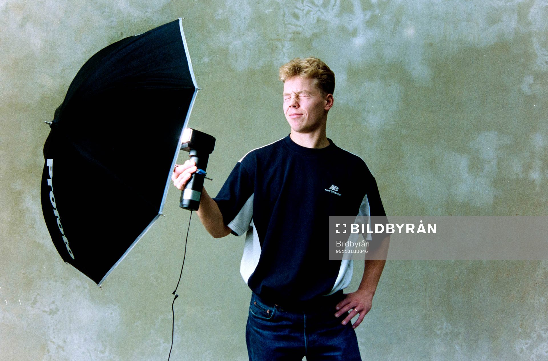 Robert Andersson, Halmstad fotograferas med blixt
