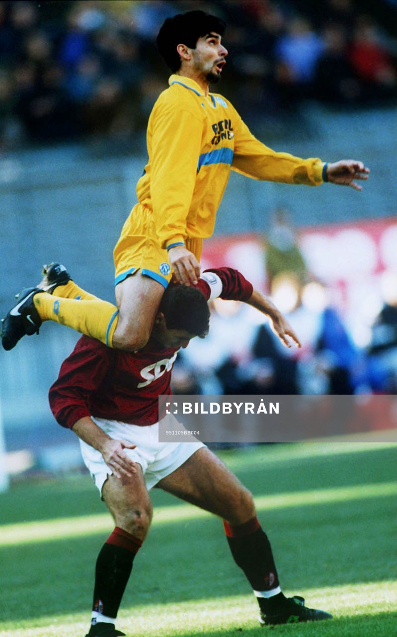  Ruben Ayala, Napoli klättrar på  Rizzitelli, Torino