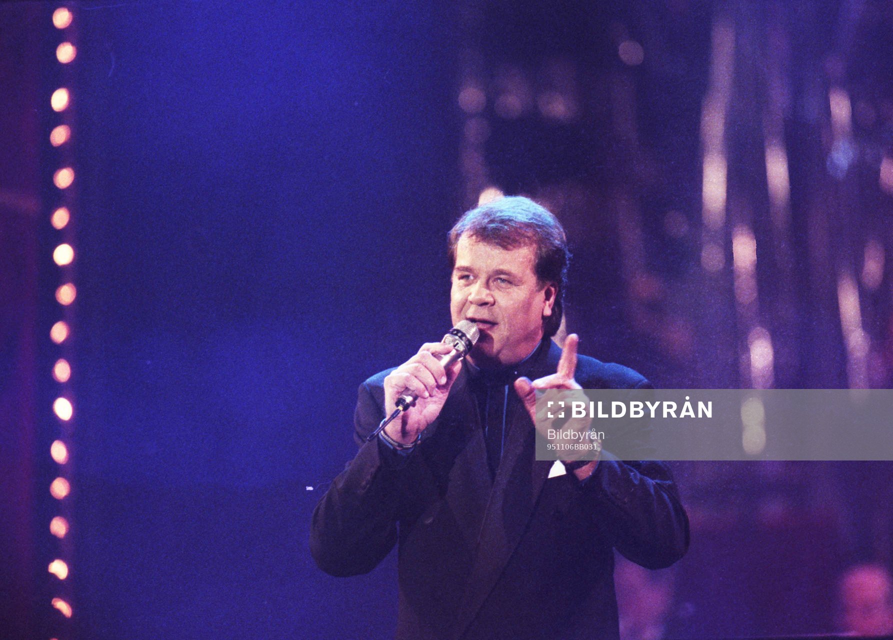 Lasse Berghagen underhåller
