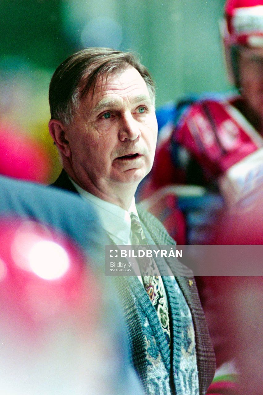 Viktor Tichonov, förbundskapten, Ryssland