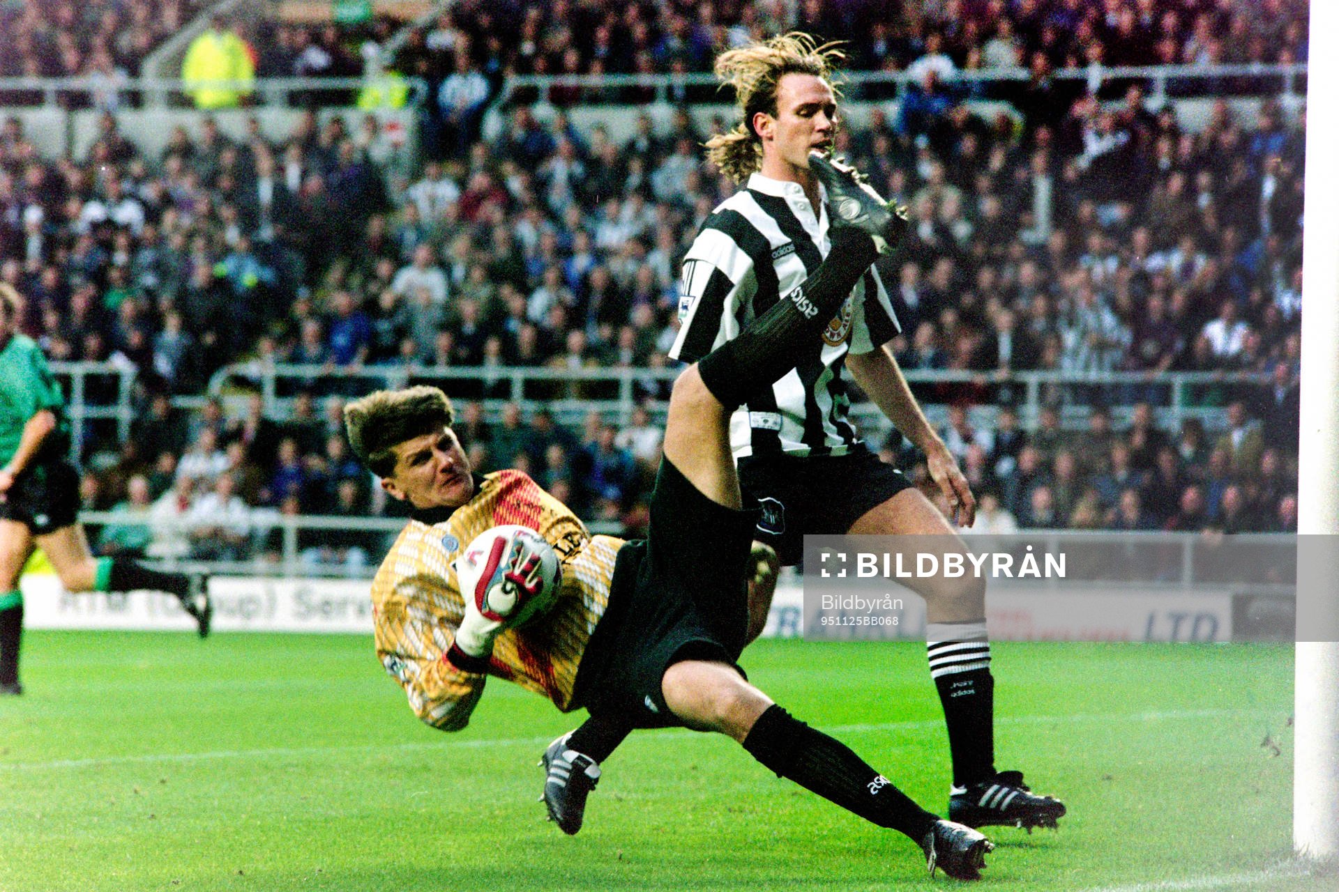 John Lukic, målvakt, Leeds och Darren Peacock, Newcastle
