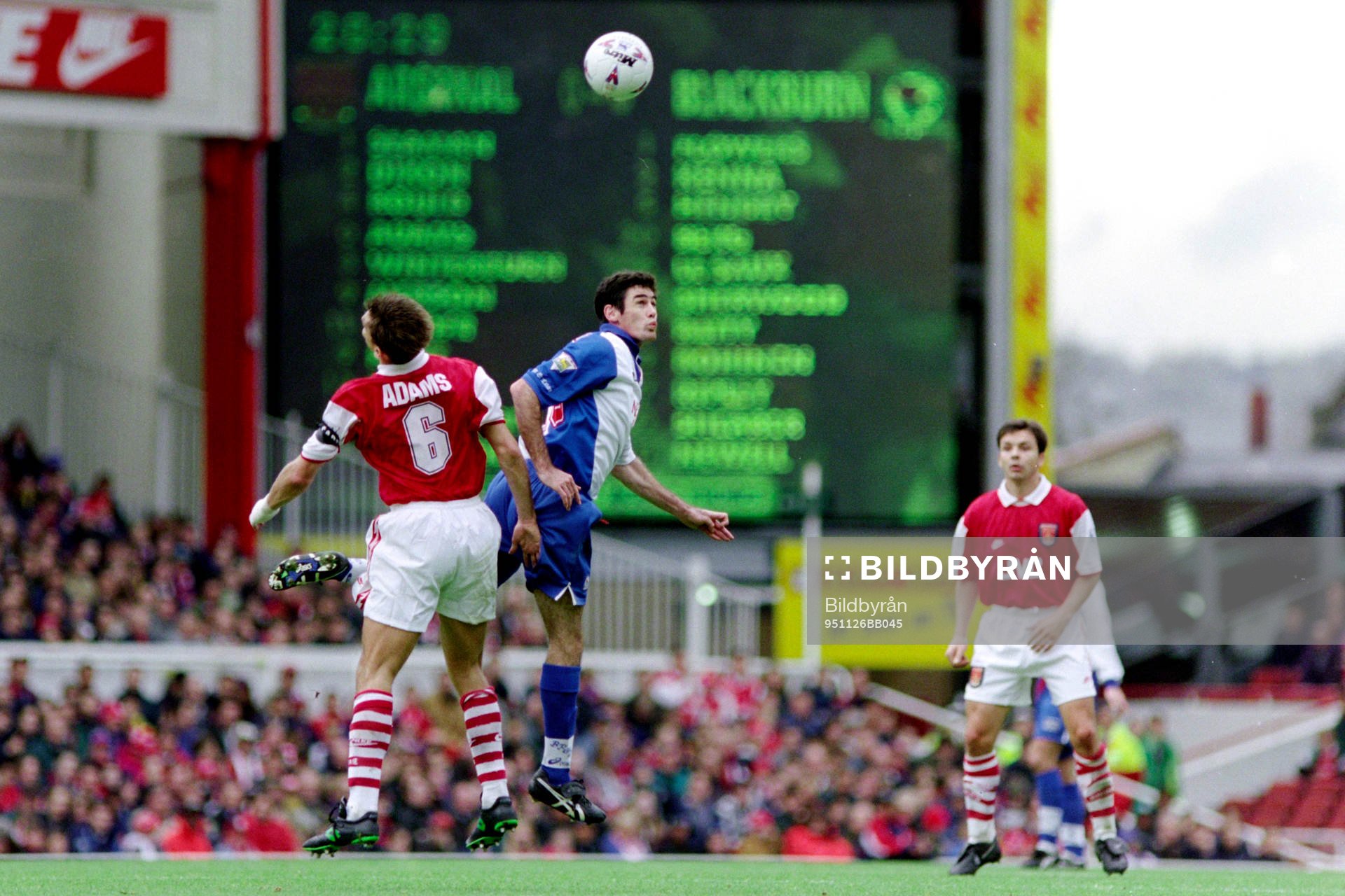 Tony Adams, Arsenal i en nickduell