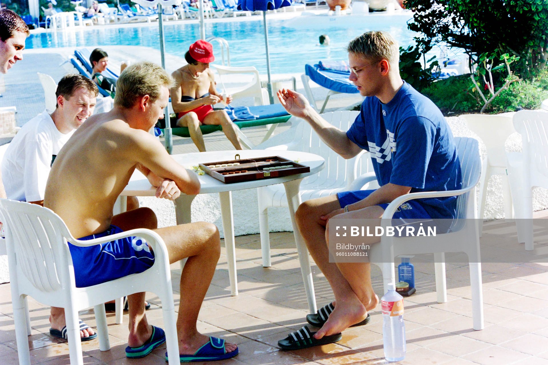Stefan Lindqvist och Mikael Nilsson vid poolen