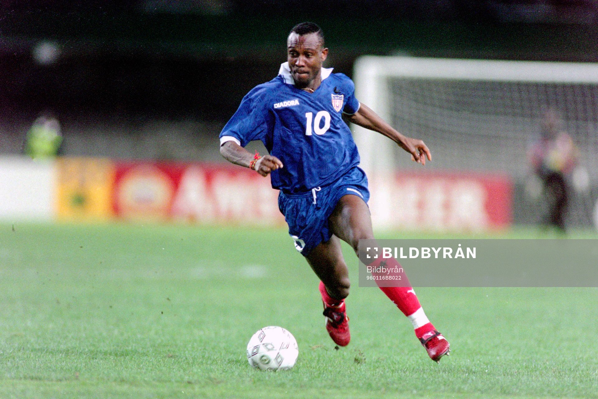 Fotboll, Afrikanska Mästerskapen, Gabon - Liberia, 1-2: James Debbah, Liberia. 