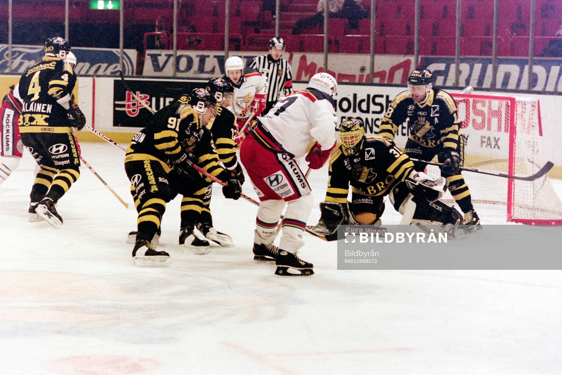 Ilya Byakin, Malmö framför Joakim Persson, målvakt i AIK
