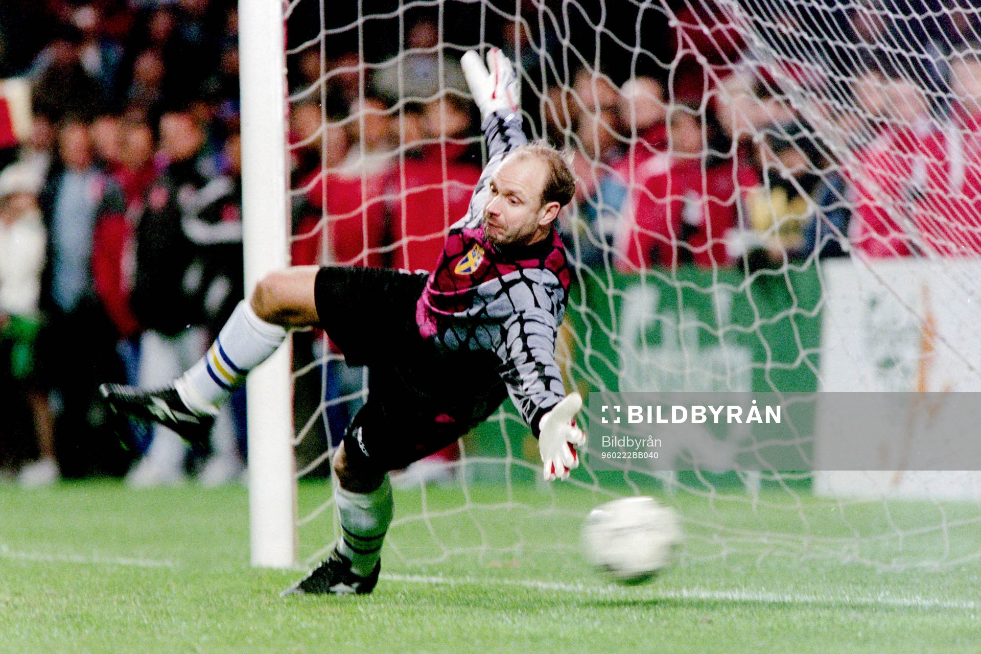 Fotboll, Sverige, Landslagsturné, Hongkong, Sverige - Japan, 1-1, 5-4 efter straffläggning: Thomas Ravelli, målvakt, Sverige.