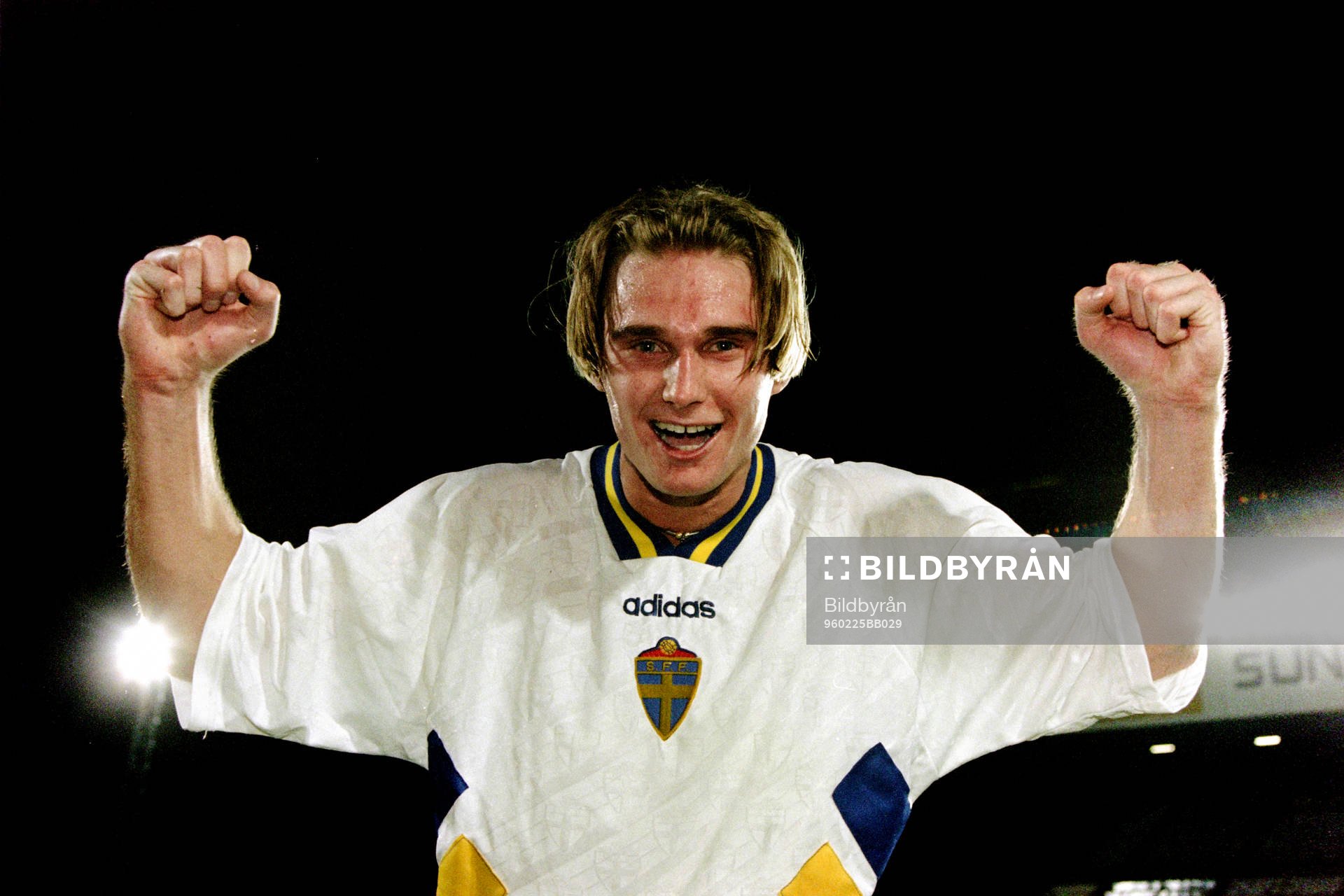 Fotboll, Sverige, Landslagsturné, Brisbane, Sverige - Australien, 2-0: Andreas Andersson, Sverige tvåmålsskytt i matchen jublar efter segern.