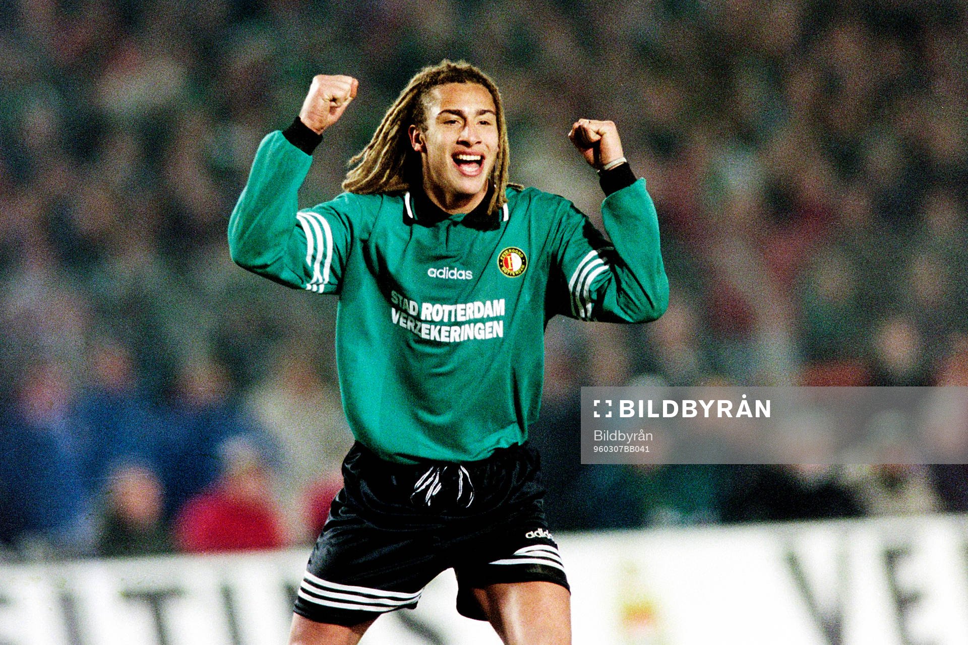 Fotboll, Cupvinnarecupen, Borussia Mönchengladbach - Feyenoord, 2-2: Henrik Larsson, Feyenoord. 