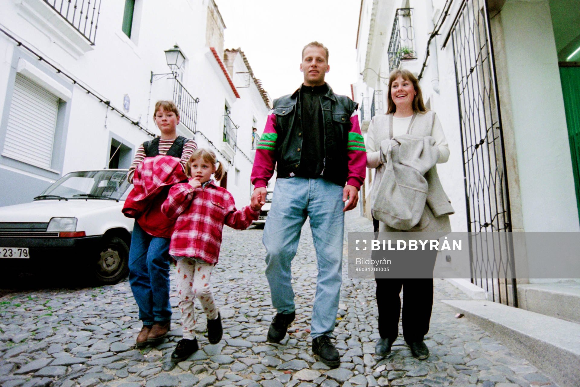 Stefan Kjellberg med familj på stan