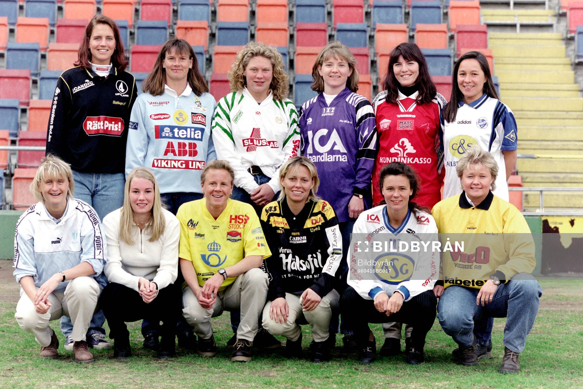 Fotboll, Damallsvenskan, Upptaktsträff: Bakre raden fr. v Anneli Wahlgren, Bälinge, Åsa Jakobsson, Gideonsberg, Katarina Olsson, Hammarby, Camilla Svensson, Jitex, Malin Ehrnberg, Landvetter och Lilly Schwieler, Lidingö. Främre raden fr. v Malin Lundgren, Hanna Marklund, Sunnanå, Cecilia Sandgren, Tyresö, Carola Sundström, Umeå, Malin Swedberg, Älvsjö och Anneli Andelén, Öxabäck.