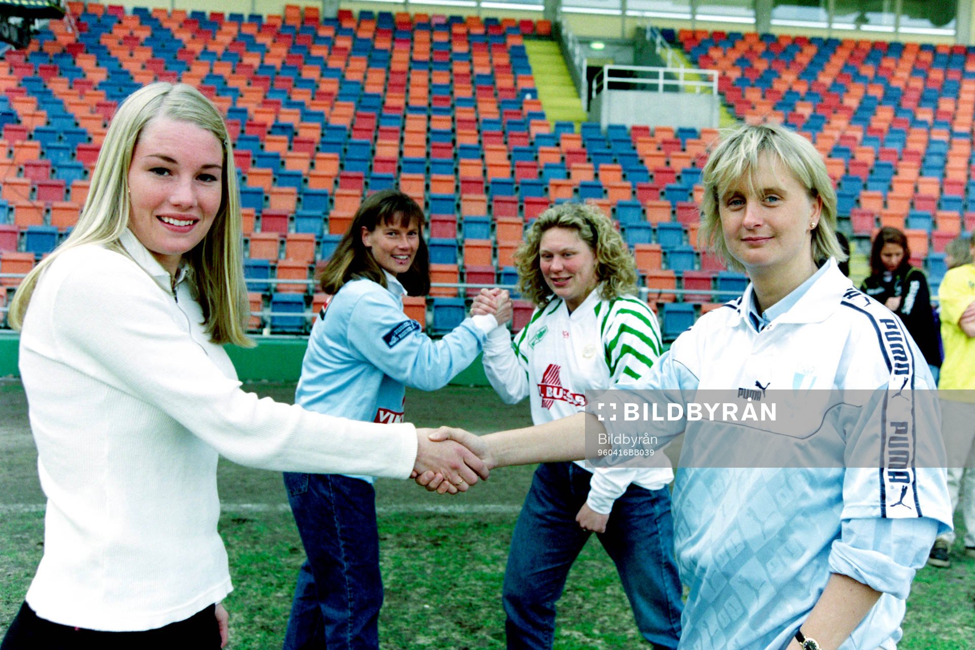 Fotboll, Damallsvenskan, Upptaktsträff: Hanna Marklund, Sunnanå och Malin Lundgren, Malmö. 