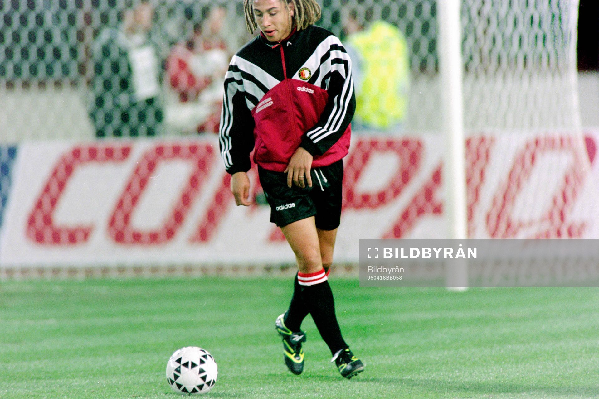 Fotboll, Cupvinnarcupen, Rapid Wien - Feyenoord, 3-0: Henrik Larsson, Feyenoord. 