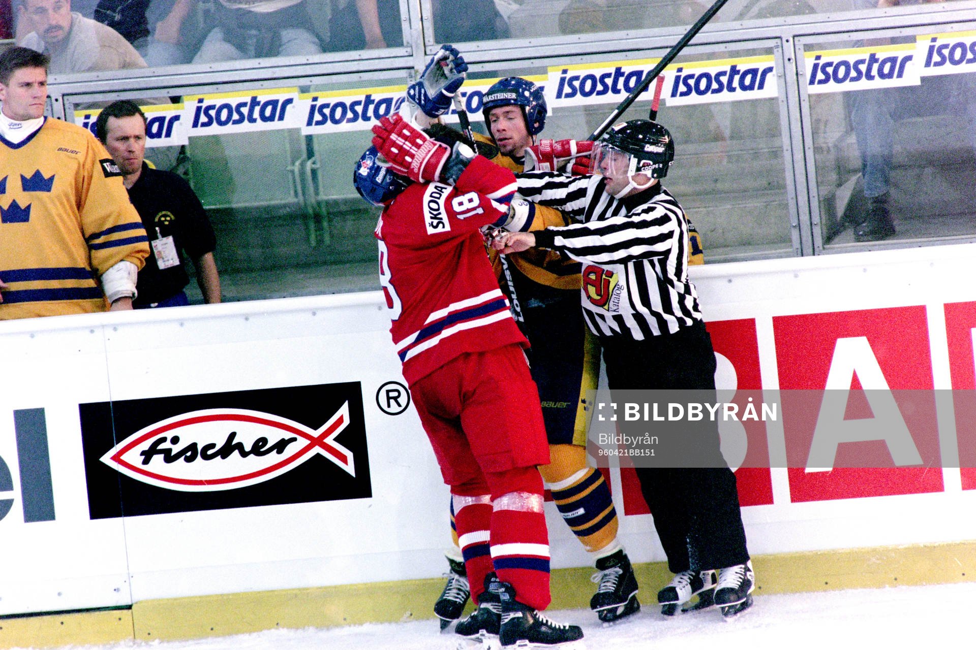 Radek Bonk, Tjeckien i bråk med Roger Johansson, Sverige