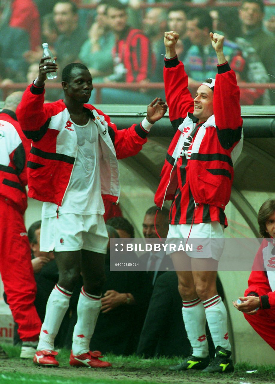 George Weah och Roberto Baggio som utbytta spelare
