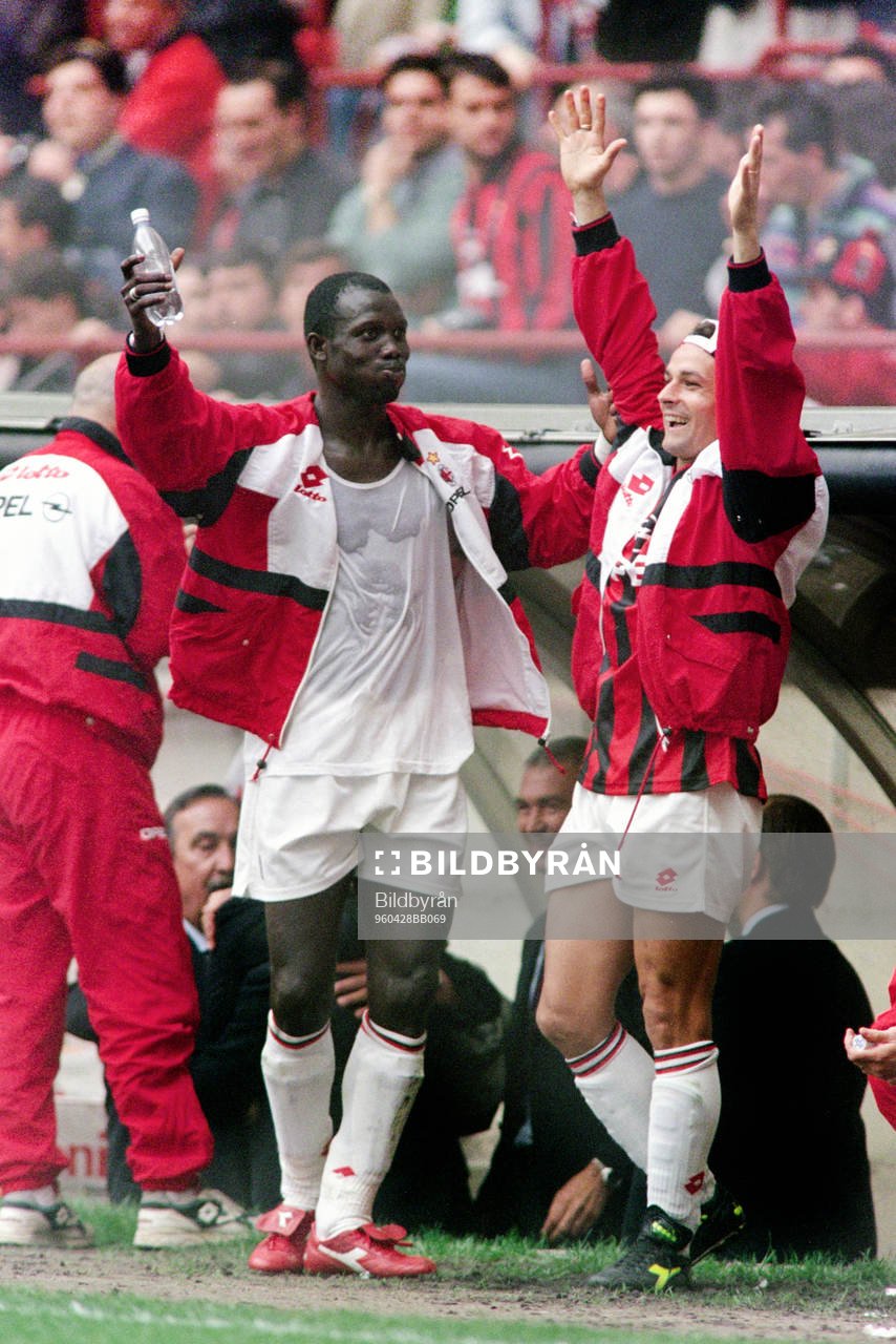 George Weah och Roberto Baggio, Milan jublar