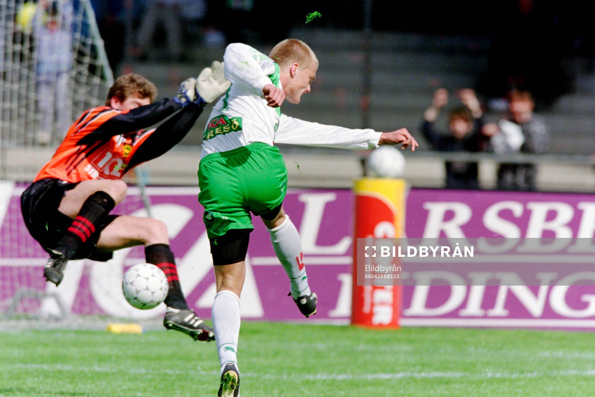 Fotboll, Div 1 Norra, Hammarby - Brommapojkarna, 2-1: Johan Blomberg, Hammarby i skottagen.